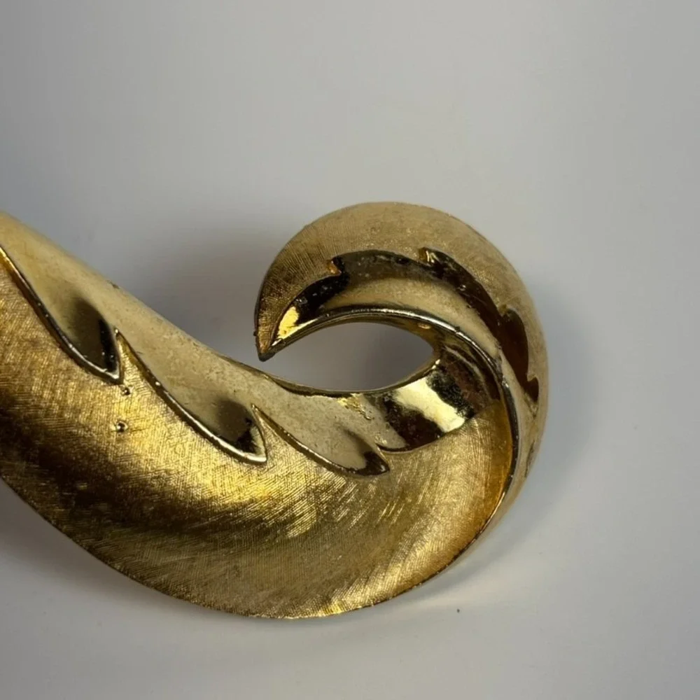 Brooch Lot Vintage‎ Hobe Trifari Silver Gold Tone Leaves Unique Collar Design
